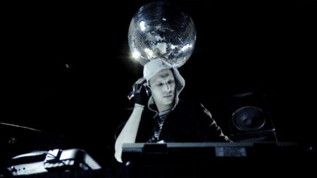 videostill005.jpg